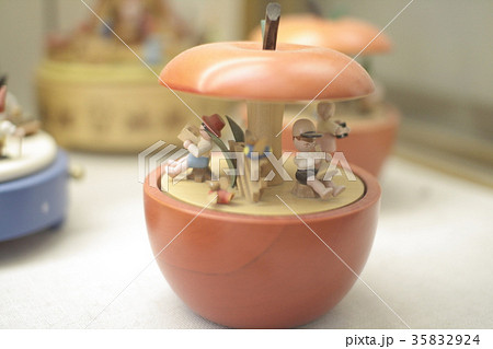 リンゴのオルゴール 35832924