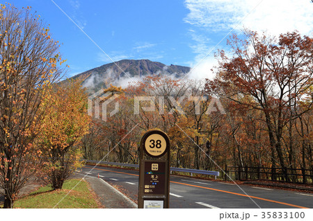 日本ロマンチック街道(R120)滝上バス停付近から見る男体山 日本ロマンチック街道(R120)滝上バス停付近から見る男体山 35833100