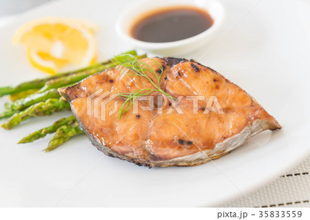 grilled mackerel steak 35833559