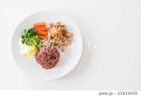 Fried pork with garlic and pepper with berry rice Fried pork with garlic and pepper with berry rice 35833650