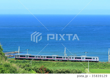 夏の日本海と羽越線(E701系) 夏の日本海と羽越線(E701系) 35839129