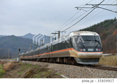 383系特急ワイドビューしなの6両の写真素材 [35839927] - PIXTA