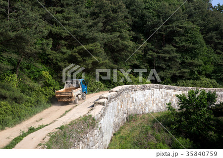 ビジネスマン スーツ 正装 35840759