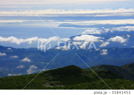 積丹岳登山道から見る日本海と東積丹の海岸 35841453