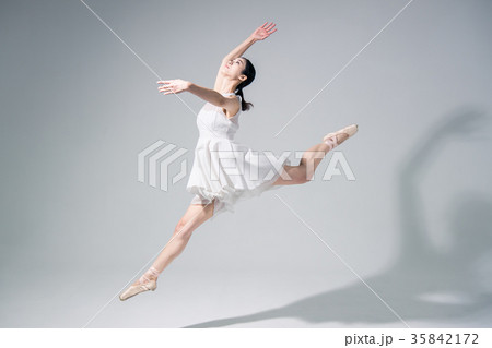 バレリーナ バレエ 女性 35842172