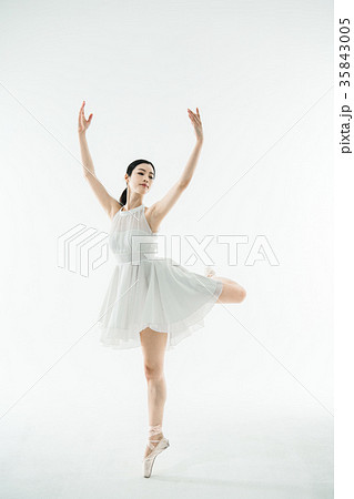 バレリーナ バレエ 女性 35843005