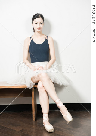 バレリーナ バレエ 女性 35843032