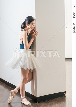 バレリーナ バレエ 女性 35843070
