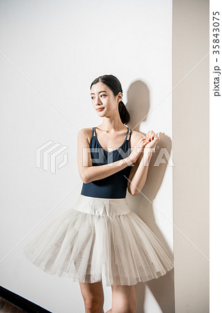 バレリーナ バレエ 女性 35843075