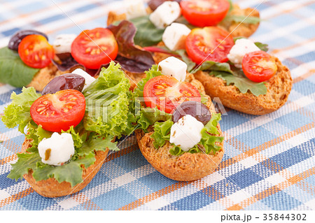 Sandwiches with rusks and vegetables 35844302