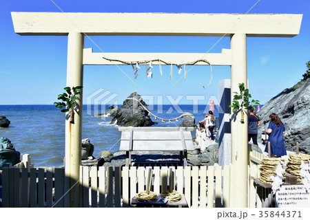 二見浦の夫婦岩 35844371