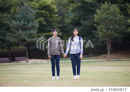公園 女性 女 35860872