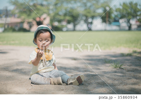 1 year old 1 year old 35860934