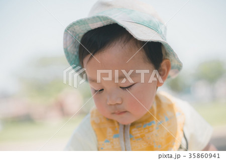 1 year old 35860941
