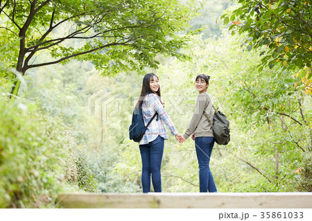 10代 振り返っ表示 振り向く 35861033