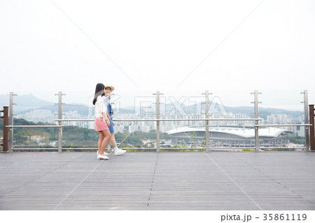 10代 屋外 室外 35861119