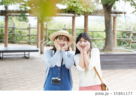 公園 女性 女 35861177