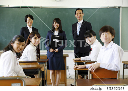 中学校　卒業アルバム　記念写真　卒業写真　集合写真 35862363