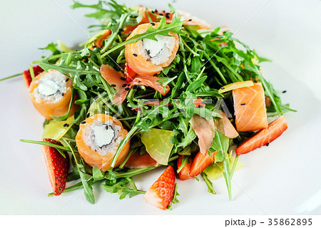 salad with shrimps 35862895