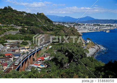相模湾を行く踊り子号 35868050