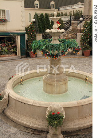 12月　華やぐ街の広場 35869862