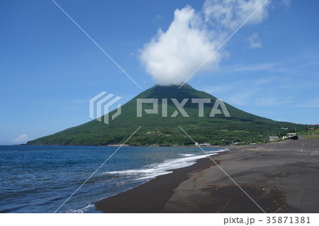 開聞岳と池田湖　自然　風景　旅　旅行　指宿　南九州 35871381