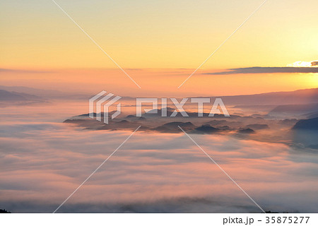 加久藤盆地の雲海 35875277