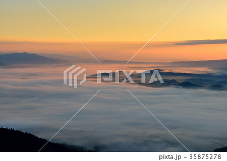 加久藤盆地の雲海 35875278