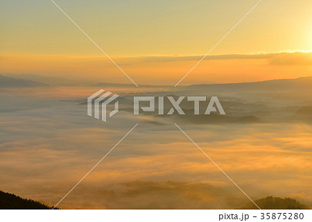 加久藤盆地の雲海 35875280