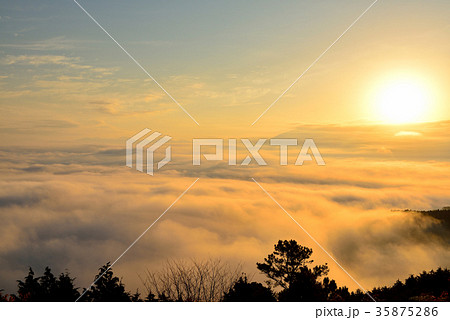 人吉盆地の雲海 35875286