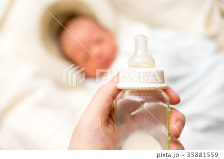新生児　生後0ヶ月 35881559
