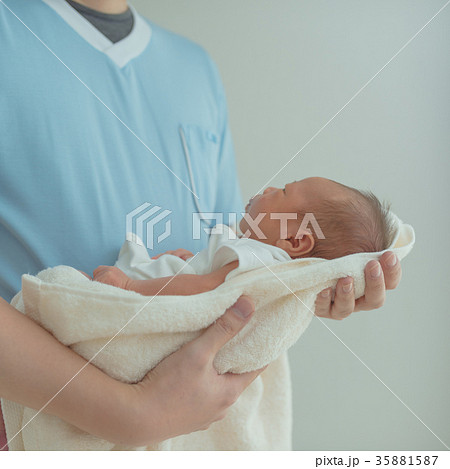 新生児 医療 イメージ 生後0ヶ月 新生児 医療 イメージ 生後0ヶ月 35881587