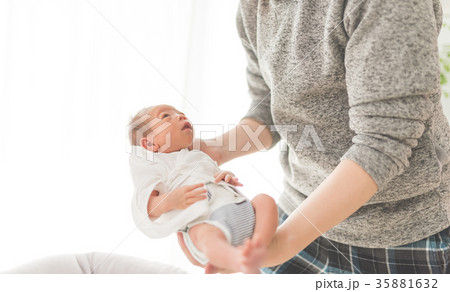 新生児　生後0ヶ月 35881632