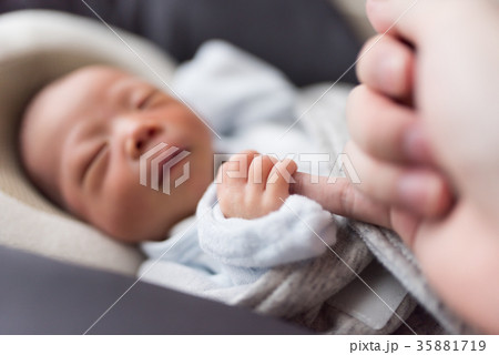 新生児 生後0ヶ月 新生児 生後0ヶ月 35881719