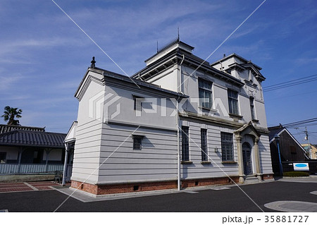 作州民芸館 大正ロマンを感じさせるルネサンス調のデザインで厳格な左右対称が特徴の建物 東面の写真素材