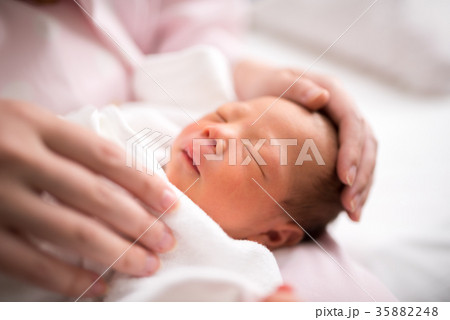 新生児 生後0ヶ月 新生児 生後0ヶ月 35882248