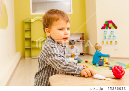 Children playing cooks 35886038