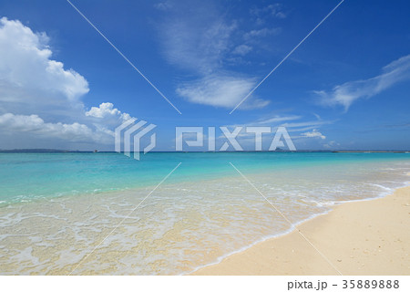 沖縄の美しい海とさわやかな空 沖縄の美しい海とさわやかな空 35889888