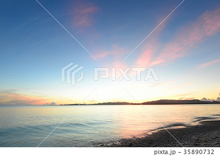 沖縄の美しい海と空 35890732