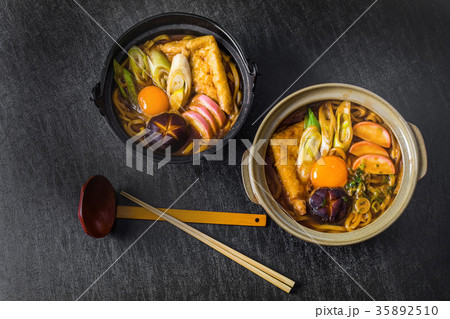 味噌煮込みうどん　Miso stew noodles Japanese food 35892510