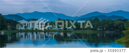 Ideal House by the lake 35893377