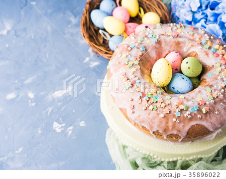 Easter sweet cake with sugar frosting and decor 35896022
