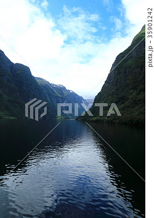 ソグネフィヨルドの風景２ 35901242