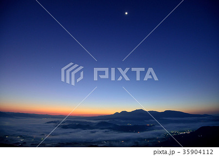 加久藤盆地の雲海 加久藤盆地の雲海 35904112