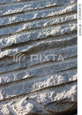 荒い岩肌 荒い岩肌 35906970