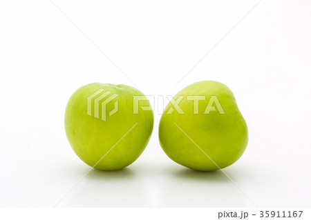 Green fresh Ziziphus mauritiana, Jujube. 35911167