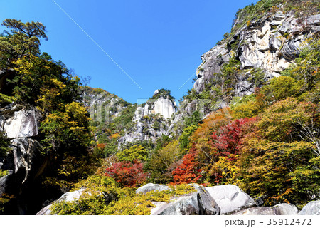 山梨県　昇仙峡　紅葉シーズン 35912472
