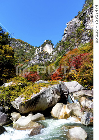 山梨県　昇仙峡　紅葉シーズン 35912474