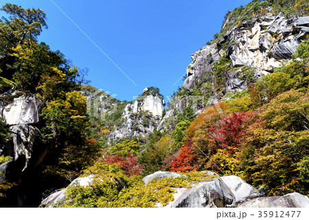 山梨県　昇仙峡　紅葉シーズン 35912477