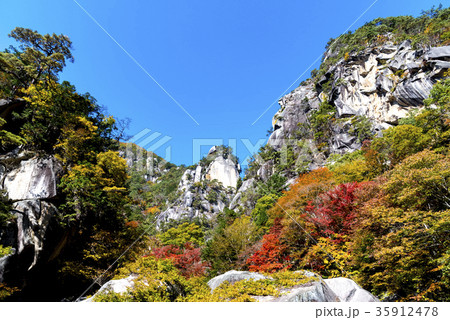 山梨県 昇仙峡 紅葉シーズン 山梨県 昇仙峡 紅葉シーズン 35912478
